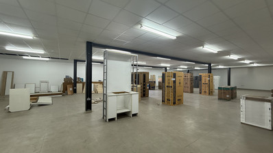 SALE: WAREHOUSE IN PRIME LOCATION INDUSTRIAL AREA OFFERING COVERED AREA OF 2,100 SQM ON A PLOT OF 4467