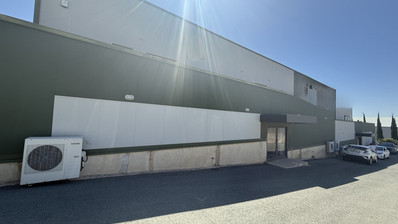 SALE: WAREHOUSE IN PRIME LOCATION INDUSTRIAL AREA OFFERING COVERED AREA OF 2,100 SQM ON A PLOT OF 4467
