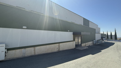 SALE: WAREHOUSE IN PRIME LOCATION INDUSTRIAL AREA OFFERING COVERED AREA OF 2,100 SQM ON A PLOT OF 4467