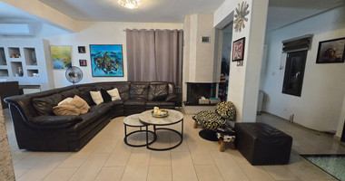 Four-Bedroom Detached House for Sale in Palodeia: with Pool in a Quiet Cul-de-Sac