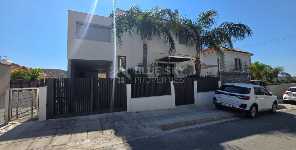 Four-Bedroom Detached House for Sale in Palodeia: with Pool in a Quiet Cul-de-Sac