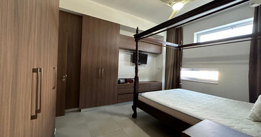 RENT: WHOLE FLOOR 3 BGEDROOM AND 2 BATHROOM APARTMENT ON SMALL BUILDING 5 APARTMENTS-MESA GEITONIA