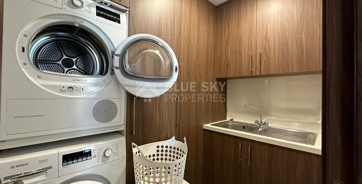 RENT: WHOLE FLOOR 3 BGEDROOM AND 2 BATHROOM APARTMENT ON SMALL BUILDING 5 APARTMENTS-MESA GEITONIA