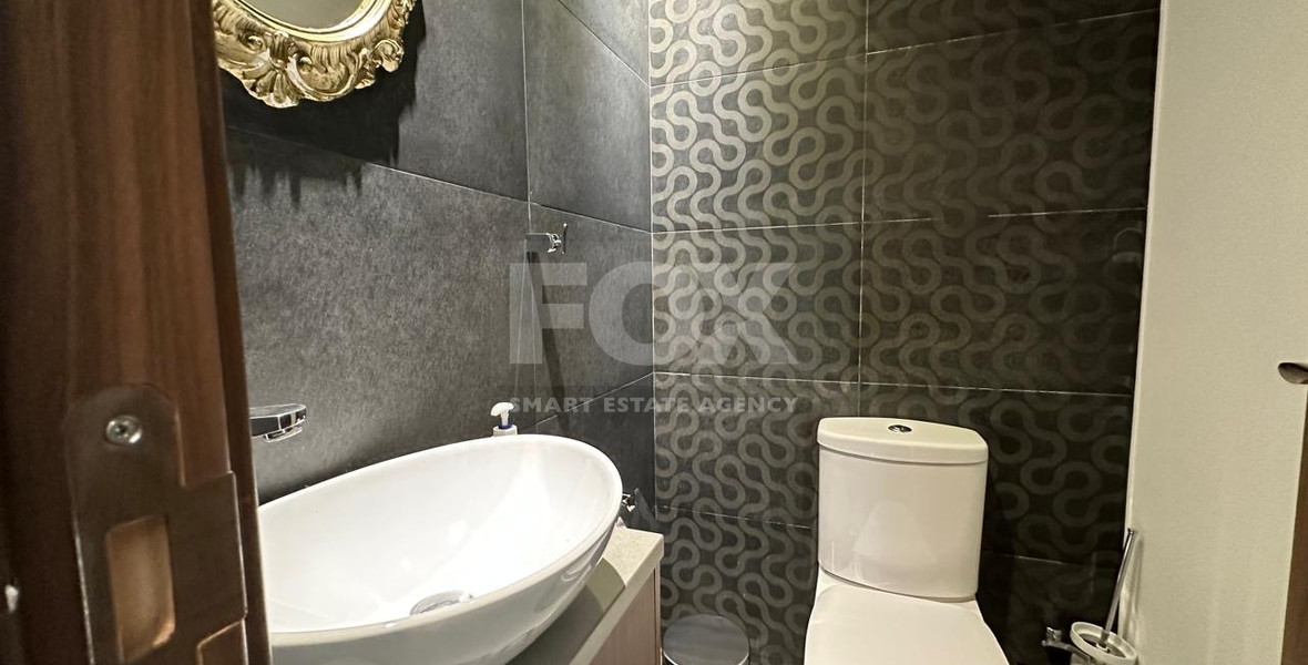 RENT: WHOLE FLOOR 3 BGEDROOM AND 2 BATHROOM APARTMENT ON SMALL BUILDING 5 APARTMENTS-MESA GEITONIA