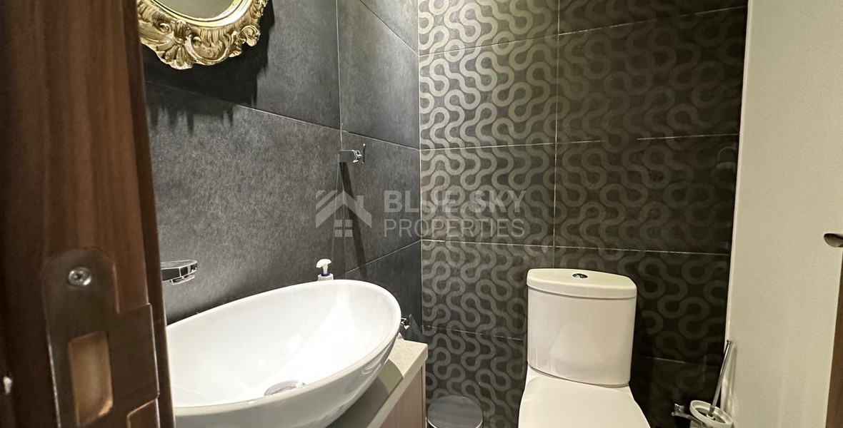RENT: WHOLE FLOOR 3 BGEDROOM AND 2 BATHROOM APARTMENT ON SMALL BUILDING 5 APARTMENTS-MESA GEITONIA