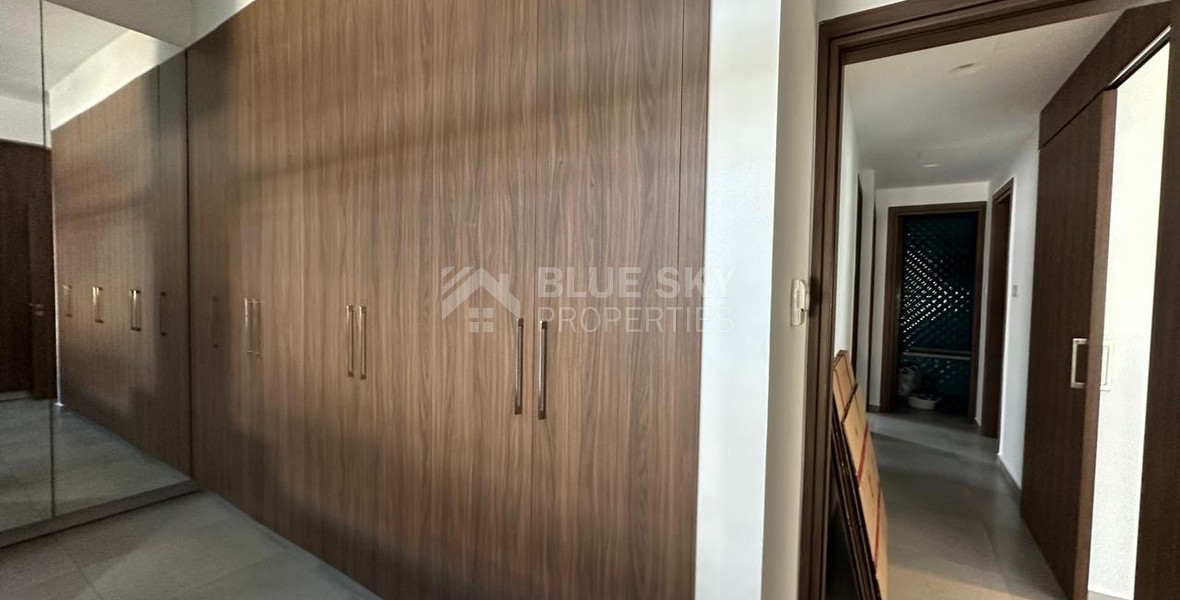 RENT: WHOLE FLOOR 3 BGEDROOM AND 2 BATHROOM APARTMENT ON SMALL BUILDING 5 APARTMENTS-MESA GEITONIA