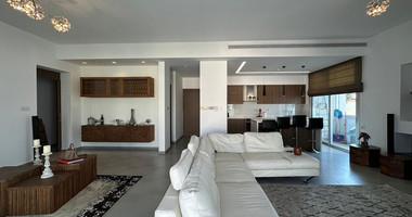 RENT: WHOLE FLOOR 3 BGEDROOM AND 2 BATHROOM APARTMENT ON SMALL BUILDING 5 APARTMENTS-MESA GEITONIA