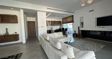 RENT: WHOLE FLOOR 3 BGEDROOM AND 2 BATHROOM APARTMENT ON SMALL BUILDING 5 APARTMENTS-MESA GEITONIA