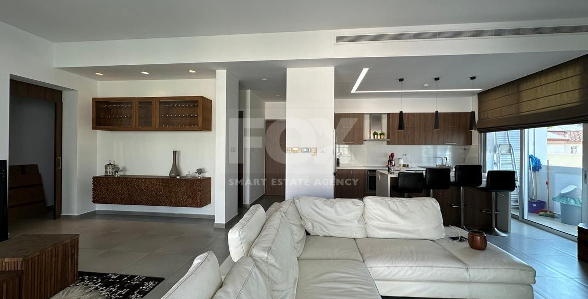 RENT: WHOLE FLOOR 3 BGEDROOM AND 2 BATHROOM APARTMENT ON SMALL BUILDING 5 APARTMENTS-MESA GEITONIA