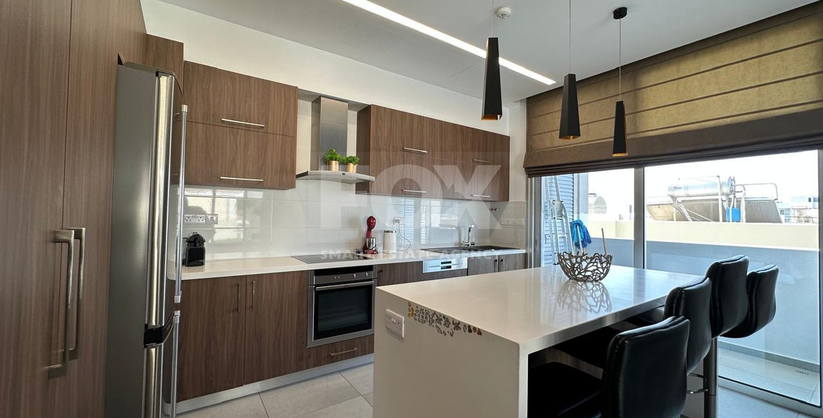 RENT: WHOLE FLOOR 3 BGEDROOM AND 2 BATHROOM APARTMENT ON SMALL BUILDING 5 APARTMENTS-MESA GEITONIA