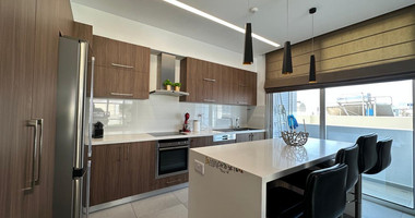 RENT: WHOLE FLOOR 3 BGEDROOM AND 2 BATHROOM APARTMENT ON SMALL BUILDING 5 APARTMENTS-MESA GEITONIA