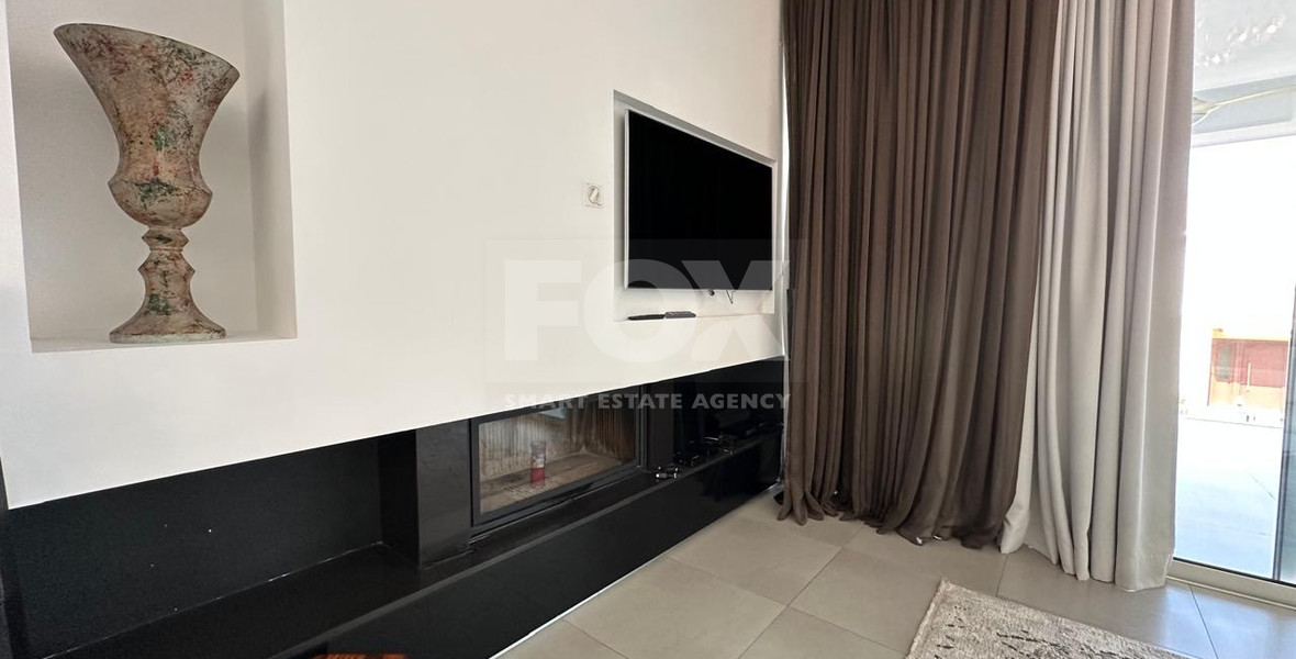 RENT: WHOLE FLOOR 3 BGEDROOM AND 2 BATHROOM APARTMENT ON SMALL BUILDING 5 APARTMENTS-MESA GEITONIA
