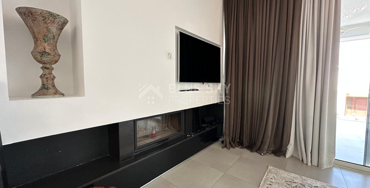 RENT: WHOLE FLOOR 3 BGEDROOM AND 2 BATHROOM APARTMENT ON SMALL BUILDING 5 APARTMENTS-MESA GEITONIA