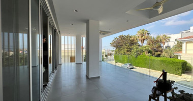 RENT: WHOLE FLOOR 3 BGEDROOM AND 2 BATHROOM APARTMENT ON SMALL BUILDING 5 APARTMENTS-MESA GEITONIA