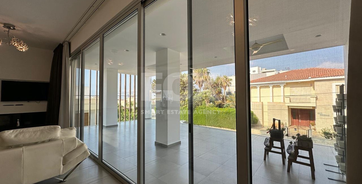RENT: WHOLE FLOOR 3 BGEDROOM AND 2 BATHROOM APARTMENT ON SMALL BUILDING 5 APARTMENTS-MESA GEITONIA