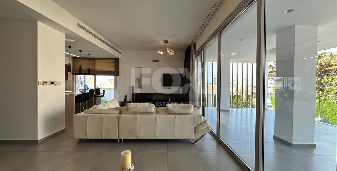 RENT: WHOLE FLOOR 3 BGEDROOM AND 2 BATHROOM APARTMENT ON SMALL BUILDING 5 APARTMENTS-MESA GEITONIA