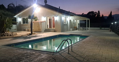 RENT: FURNSIHED 3 BEDROOM BUNGALOW WITH SWIMMING POOL IN PYRGOS.
