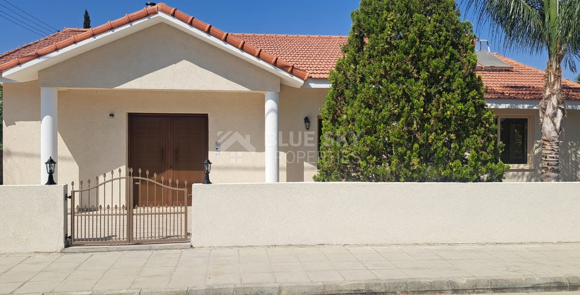 RENT: FURNSIHED 3 BEDROOM BUNGALOW WITH SWIMMING POOL IN PYRGOS.