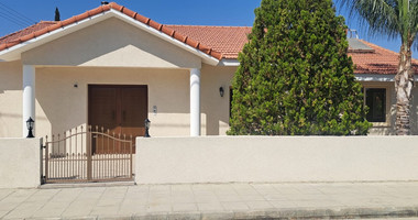 RENT: FURNSIHED 3 BEDROOM BUNGALOW WITH SWIMMING POOL IN PYRGOS.