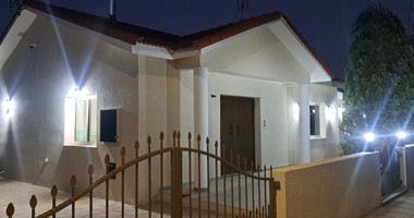RENT: FURNSIHED 3 BEDROOM BUNGALOW WITH SWIMMING POOL IN PYRGOS.
