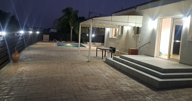 RENT: FURNSIHED 3 BEDROOM BUNGALOW WITH SWIMMING POOL IN PYRGOS.