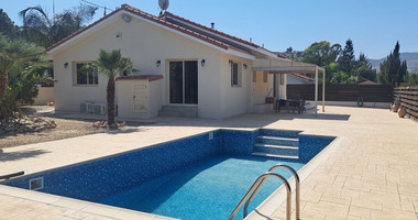 RENT: FURNSIHED 3 BEDROOM BUNGALOW WITH SWIMMING POOL IN PYRGOS.