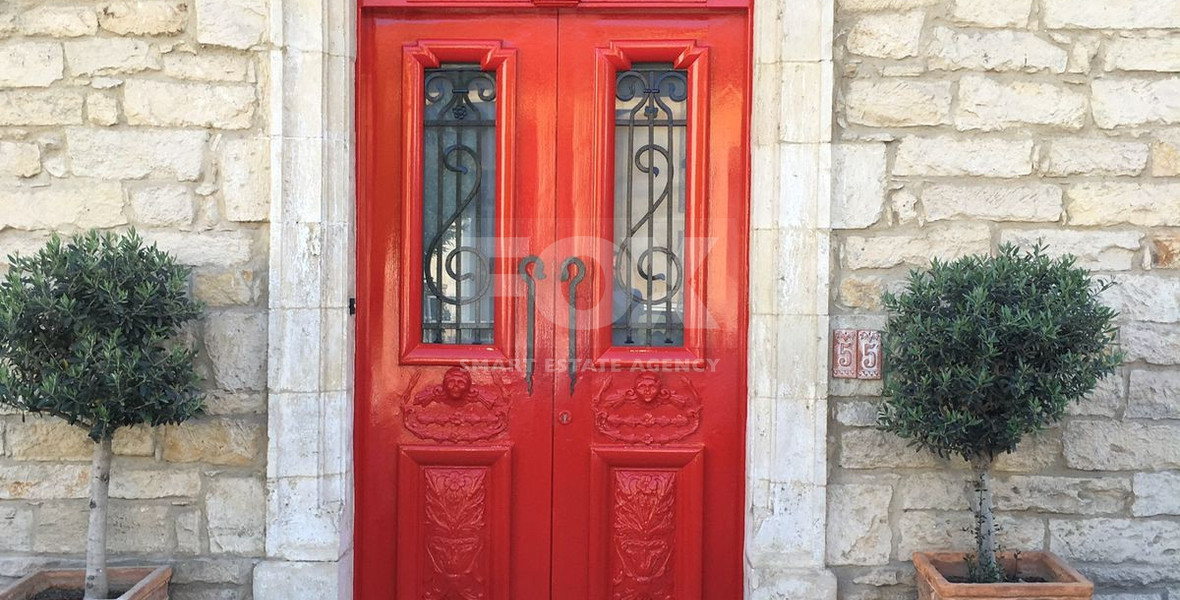 Fully Furnished One Bedroom Ground Floor Property plus 2 self contained Apartments Historical Centre