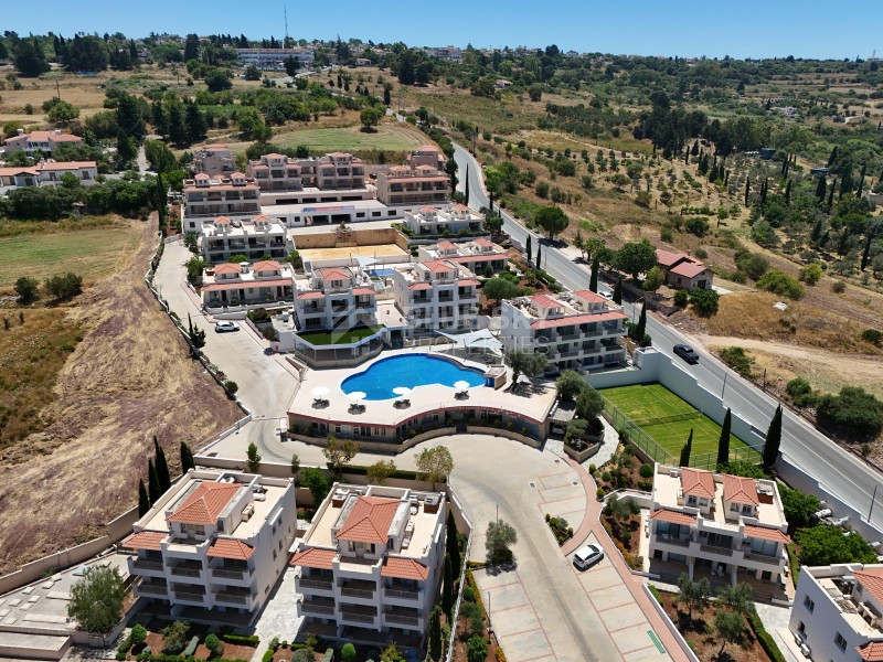 Ground floor one bedroom two level apartment with private roof garden, spacious verandas, in Drousia , Paphos