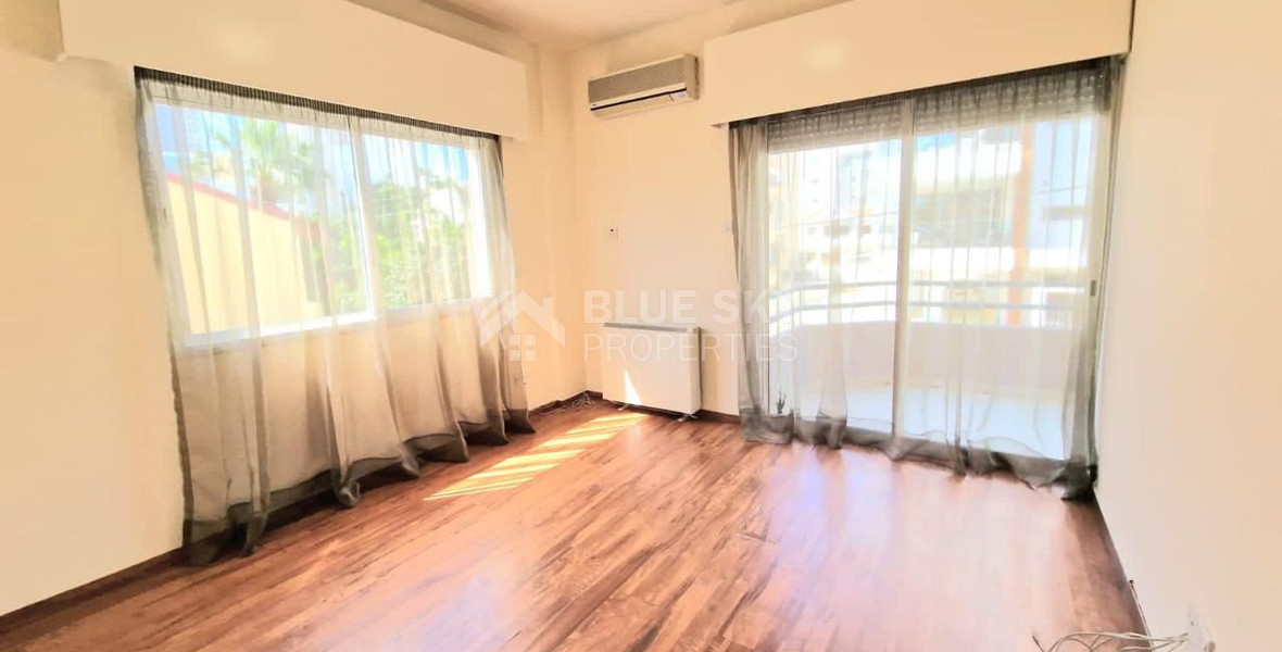 Spacious and Warm Three Bedroom Apartment for Rent a Few Steps from the Seafront in Neapoli