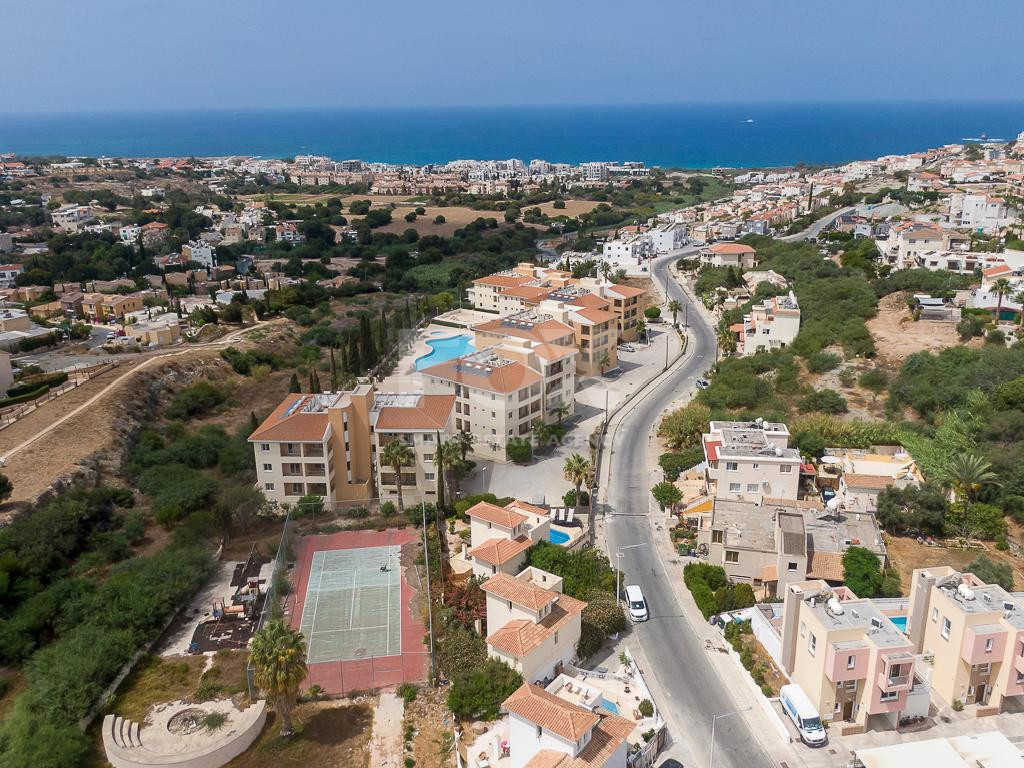 Two bedroom apartment with separate title deed in Chloraka, for sale