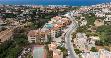 Two bedroom apartment with separate title deed in Chloraka, for sale