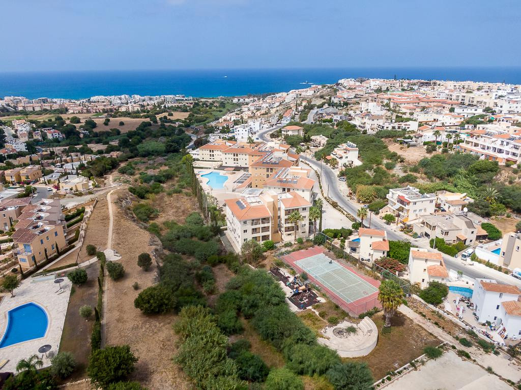 Two bedroom apartment with separate title deed in Chloraka, for sale