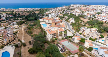 Two bedroom apartment with separate title deed in Chloraka, for sale