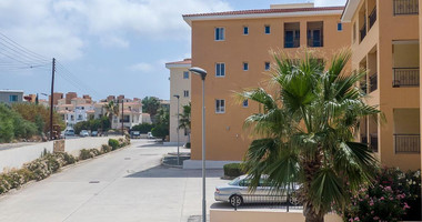 Two bedroom apartment with separate title deed in Chloraka, for sale