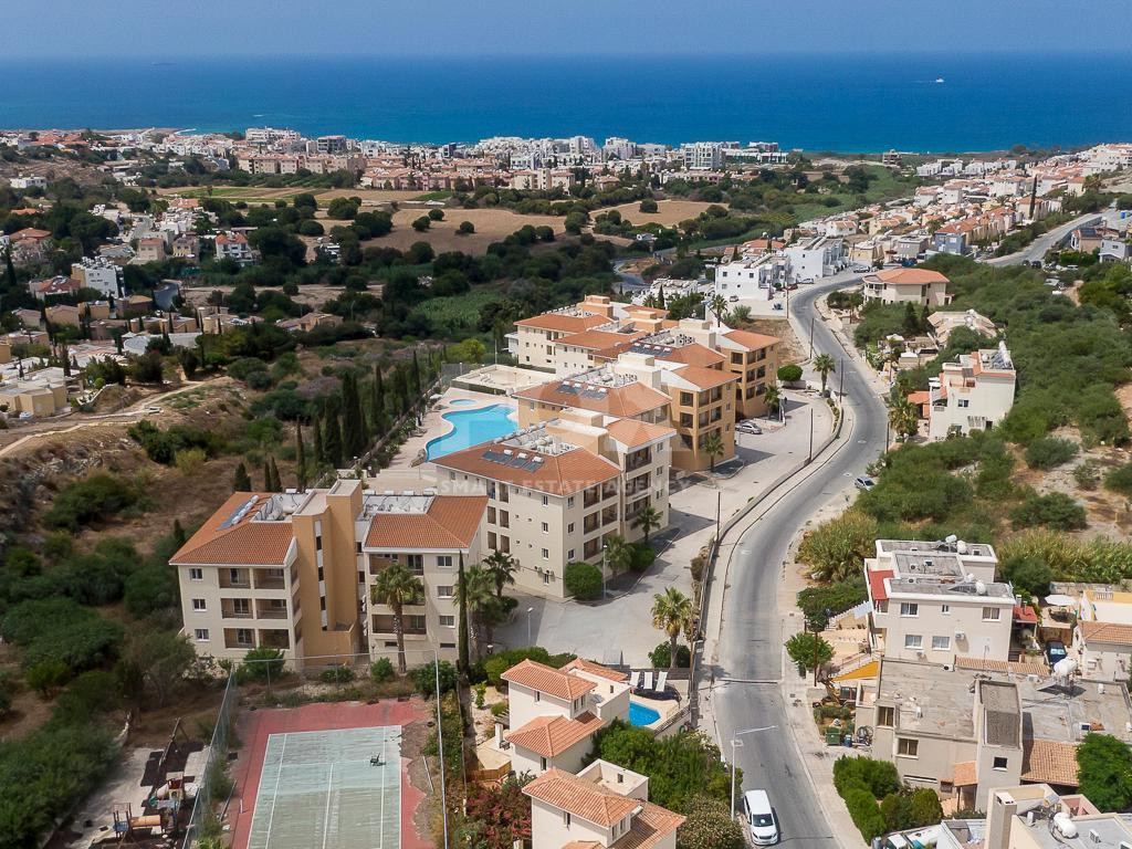 Two bedroom apartment with separate title deed in Chloraka, for sale