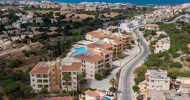 Two bedroom apartment with separate title deed in Chloraka, for sale