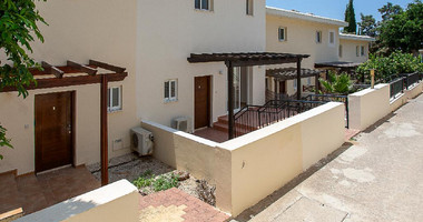 Two bedroom apartment with separate title deed in Chloraka, for sale
