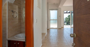 Two bedroom apartment with separate title deed in Chloraka, for sale