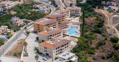 Two bedroom apartment with separate title deed in Chloraka, for sale