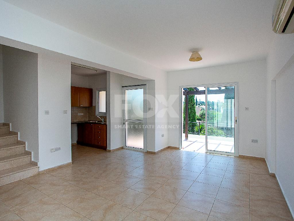 Two bedroom apartment with separate title deed in Chloraka, for sale