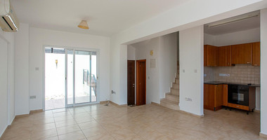 Two bedroom apartment with separate title deed in Chloraka, for sale