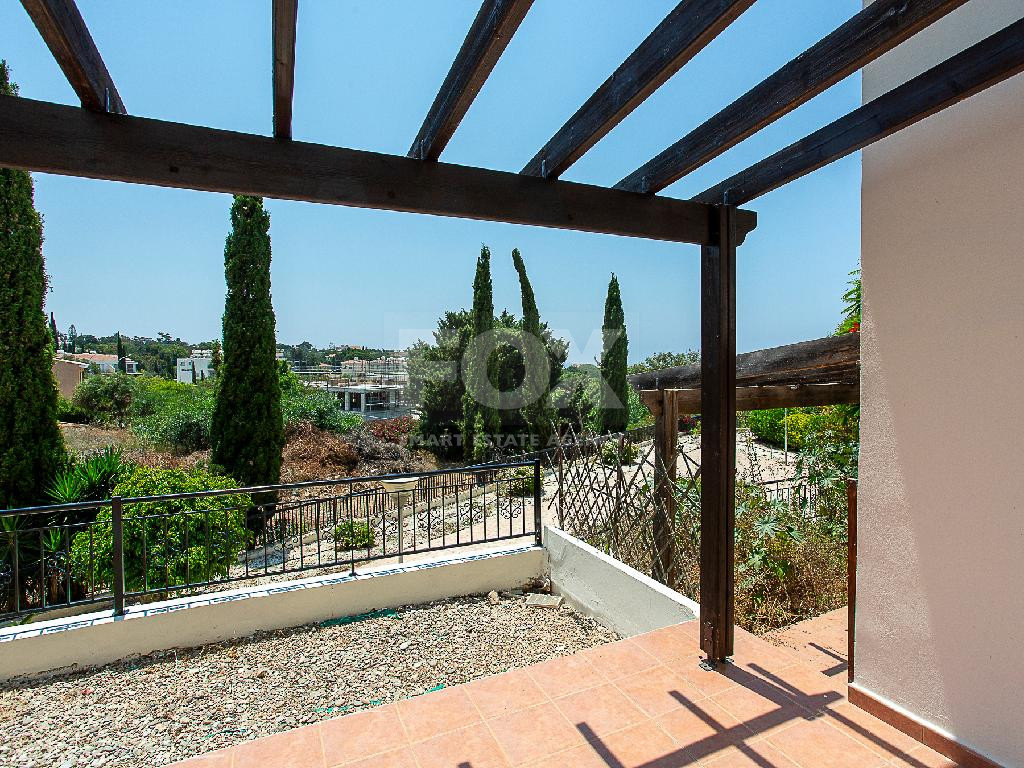 Two bedroom apartment with separate title deed in Chloraka, for sale