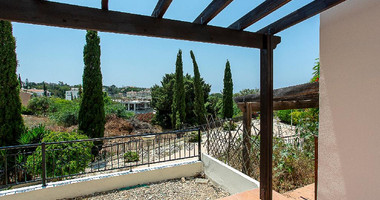 Two bedroom apartment with separate title deed in Chloraka, for sale