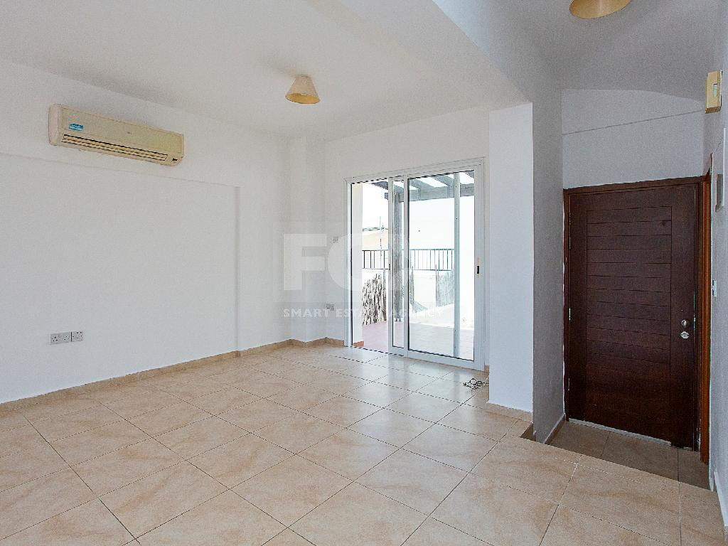 Two bedroom apartment with separate title deed in Chloraka, for sale