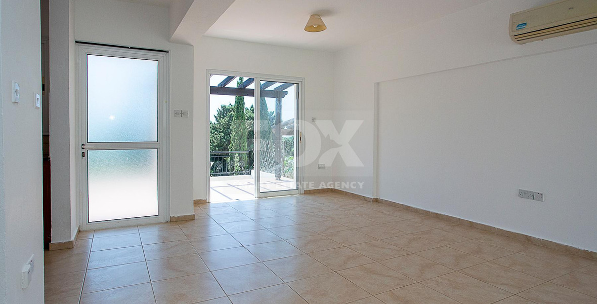 Two bedroom apartment with separate title deed in Chloraka, for sale