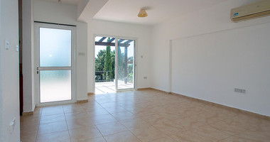 Two bedroom apartment with separate title deed in Chloraka, for sale