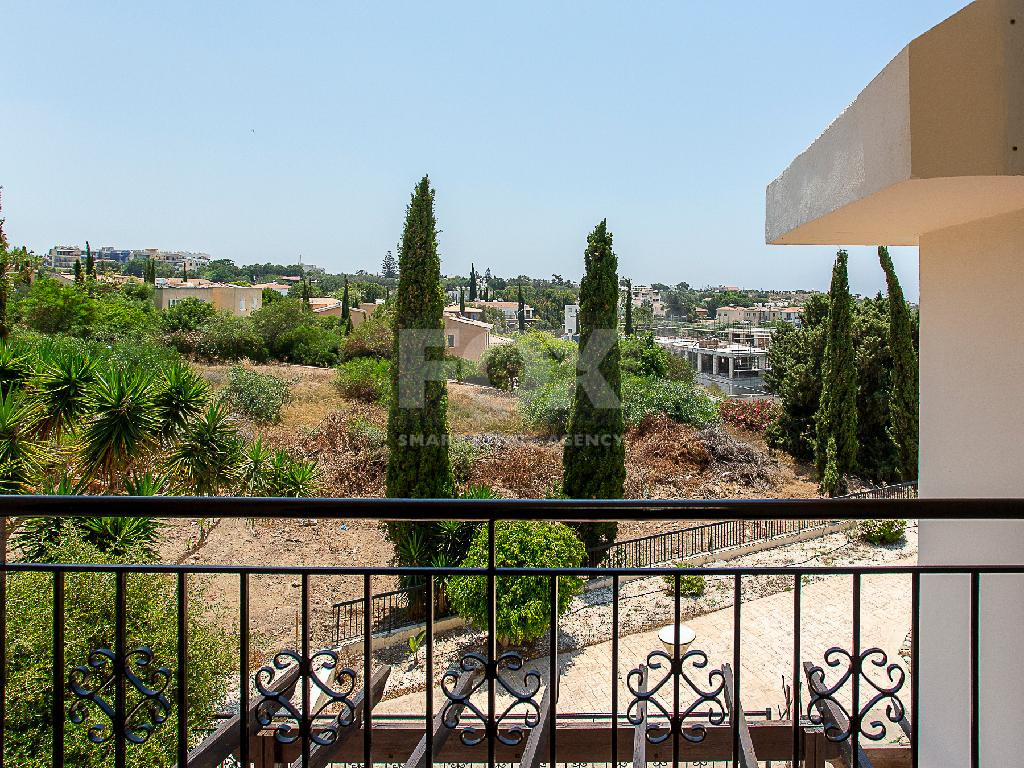 Two bedroom apartment with separate title deed in Chloraka, for sale