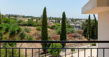 Two bedroom apartment with separate title deed in Chloraka, for sale