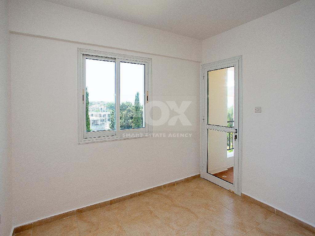 Two bedroom apartment with separate title deed in Chloraka, for sale