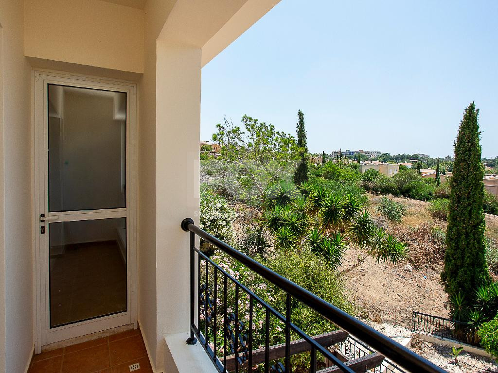 Two bedroom apartment with separate title deed in Chloraka, for sale